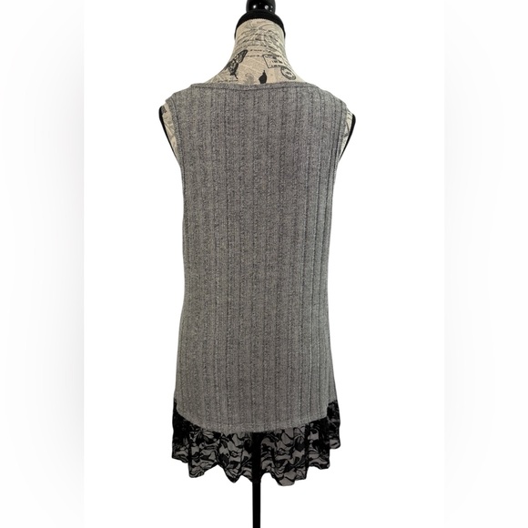 Vocal Embellish Boho Gray & Black Lace Hi-Lo Tunic Top Size L - Whimsigoth Style - Picture 6 of 9